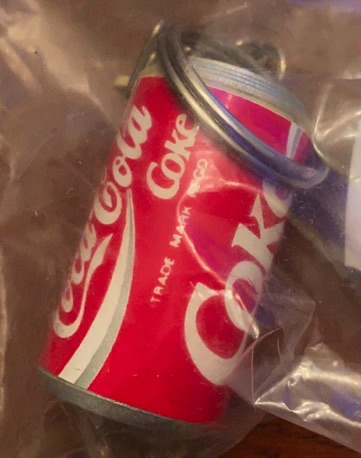 93262-2 € 3,00 coca cola sleutelhanger  3d blikje.jpeg